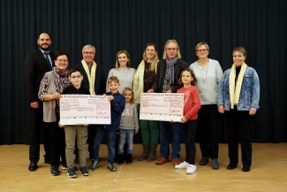 Adventsmarkt Spendenprojekte Checkübergabe FES_Spenden_1
